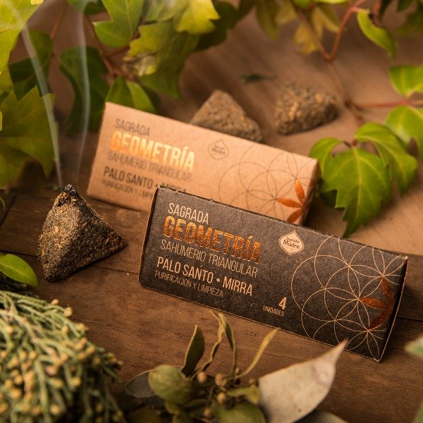 Sahumerio triangular Palo santo y mirra SAGRADA MADRE